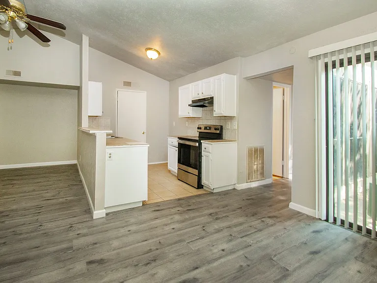 7062 Pineberry Rd — Photo 6