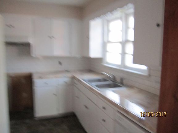 4th image of 241 E Broadway Ave