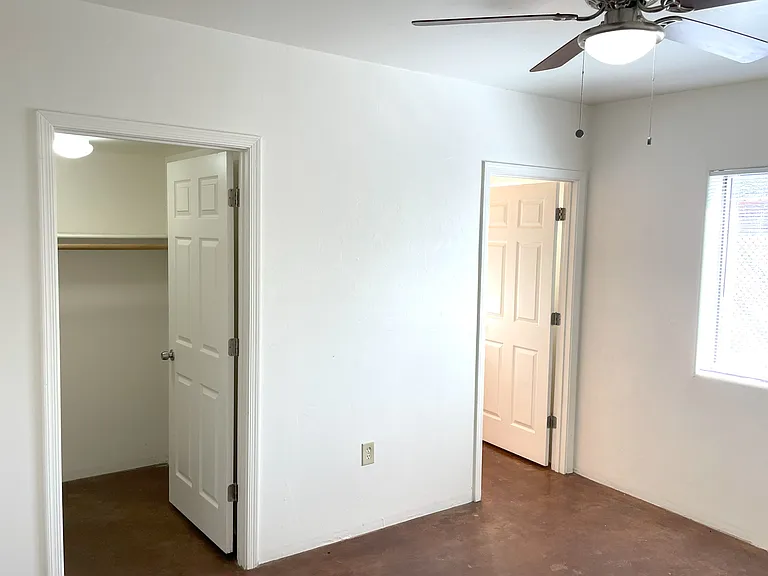 1307 W Saint Clair St #2 — Photo 26