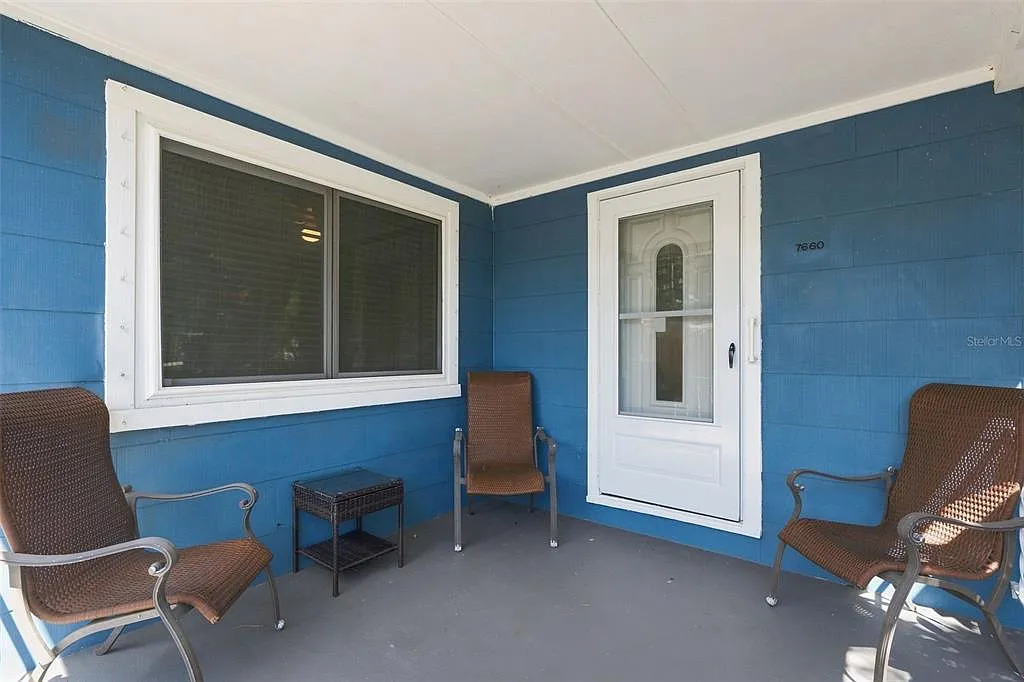 2 bed, 2.0 bath, 1124 sqft, $2,000 — Photo 2