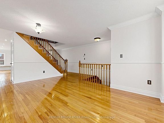 5th image of 38 Port Union Rd
