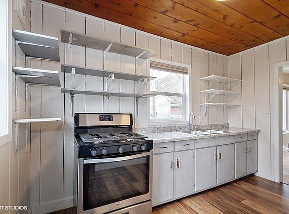 5th image of 402 Blakely St
