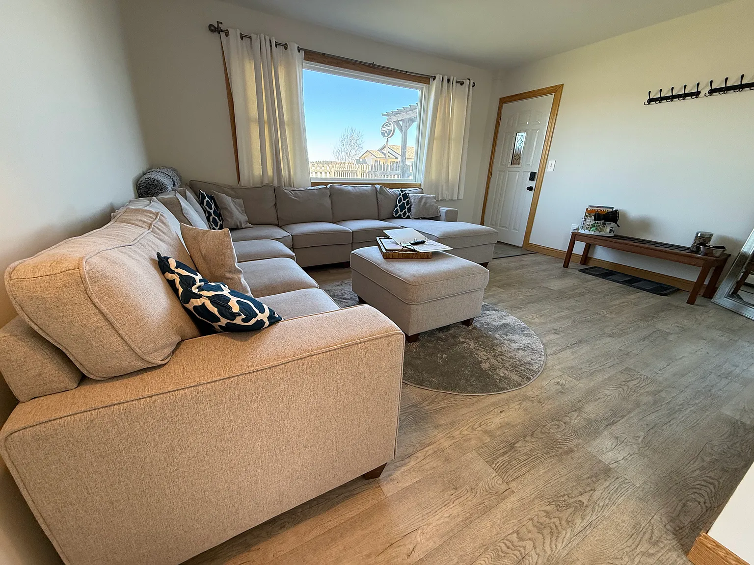 3 bed, 2000 sqft, $2,350 — Photo 2