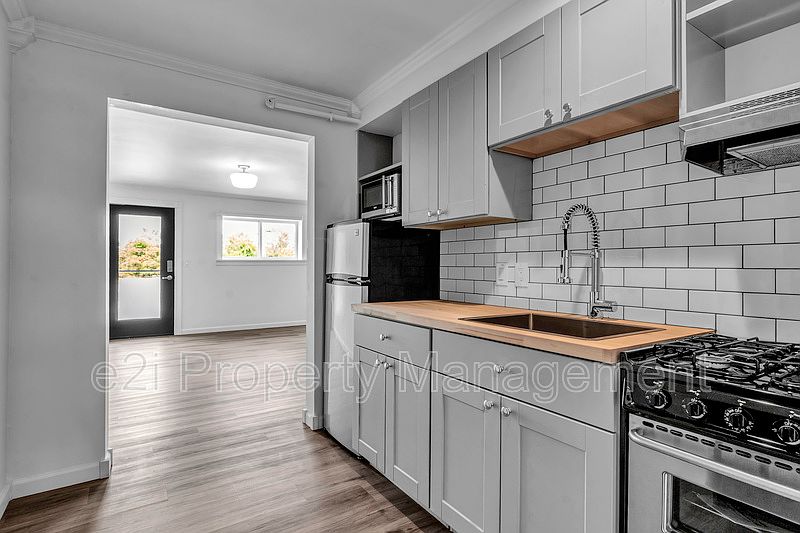 1st image of 1725 Grand Island Blvd #9