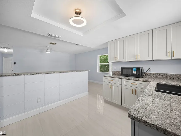 5454 8th Ave — Photo 8