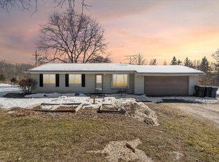 4010 Seim Rd, Howell, MI 48843