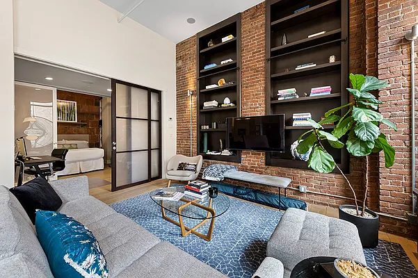 Sold by Compass | media 17