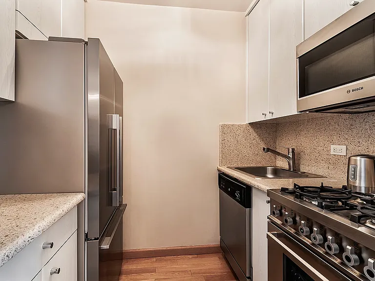 200 E 61st St #8C — Photo 5