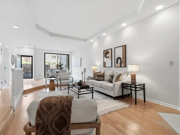 401 College Pl APT 13, Norfolk, VA 23510