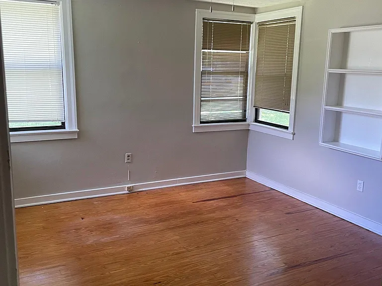 2123 University Blvd S — Photo 10
