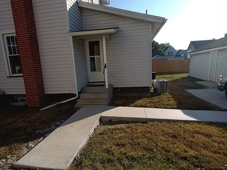 825 Tremont Ave SW #B — Photo 2