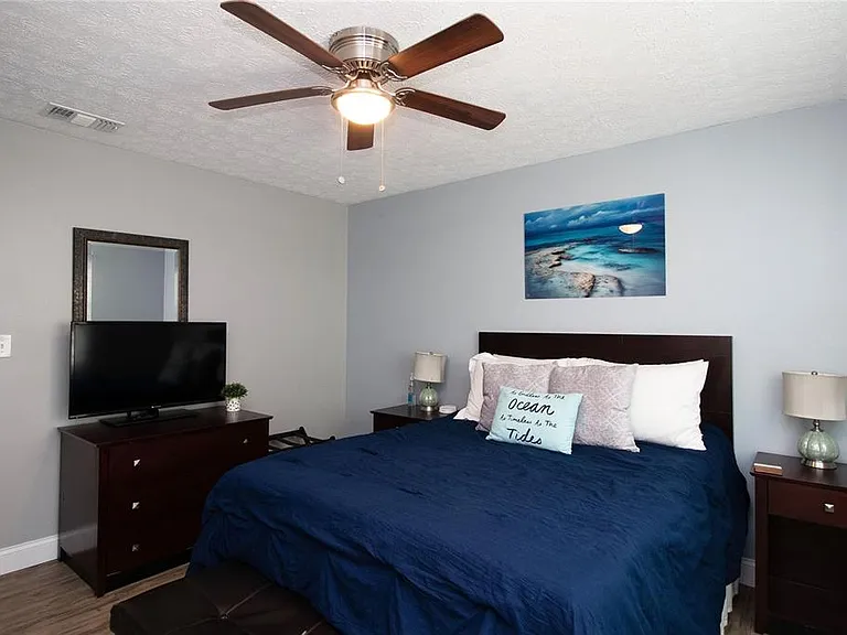 1635 Gladys St #2 — Photo 18