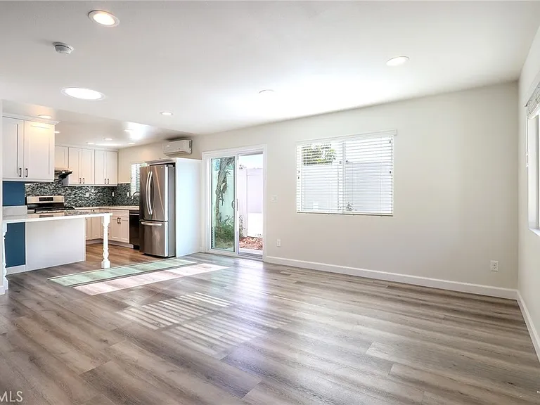 1621 Butternut Way #B — Photo 3