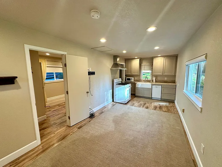 10891 Berggren Ln — Photo 4