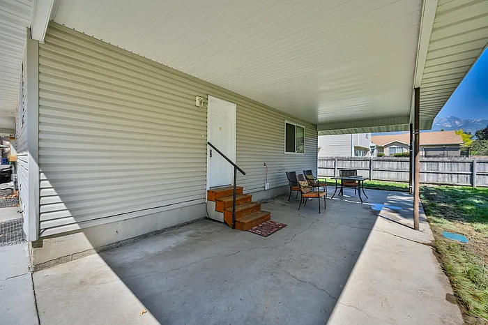 918 E Vics Rd — Photo 5