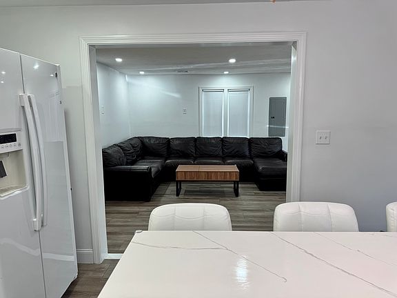 4th image of 120 Stephen Dr