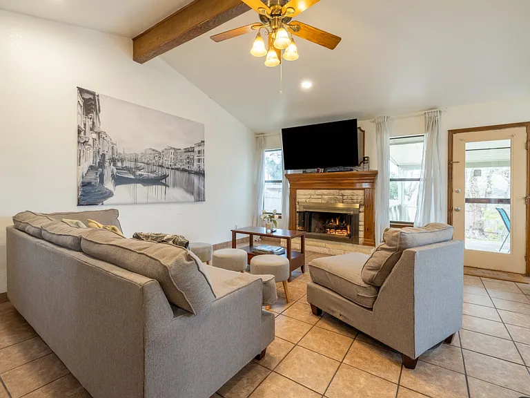 2202 Oxford Blvd — Photo 3