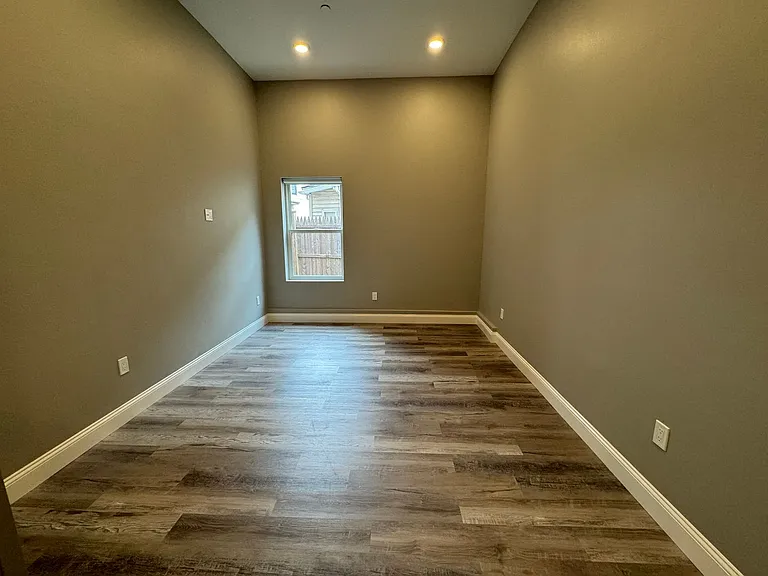 38 Walnut Ave — Photo 5