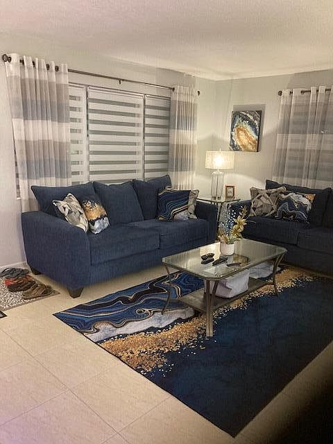 1st image of 417 WINDSOR R