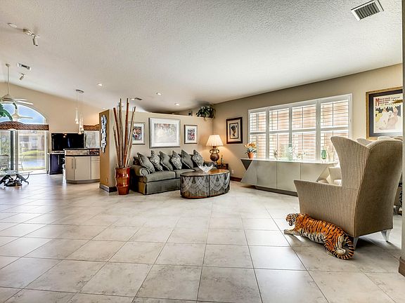4th image of 9647 Orchid Grove Trl