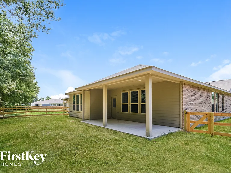 317 Lakeway Cir — Photo 15
