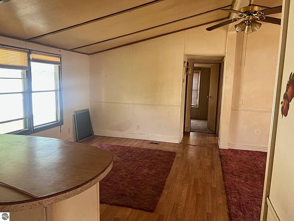 5th image of 502 Hysell St