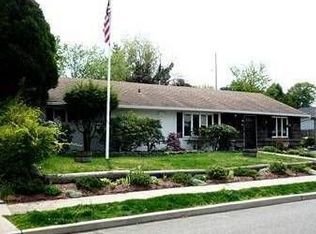 2 Bryant Rd, Glen Cove, NY 11542