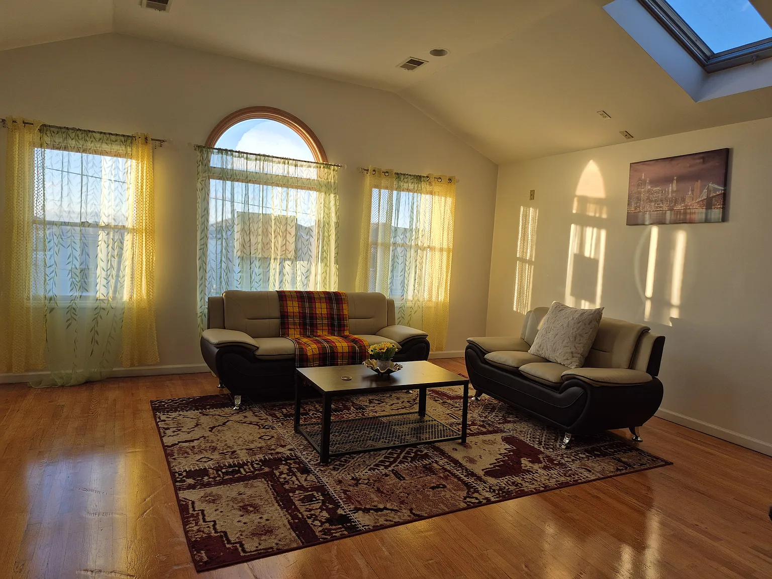 3 bed, $1,250 — Photo 1