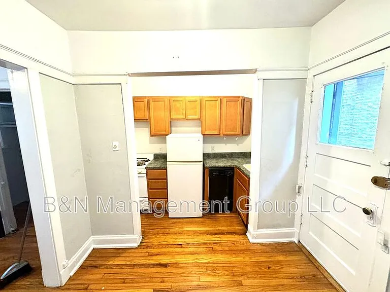 1055 W Dakin St #1 — Photo 4