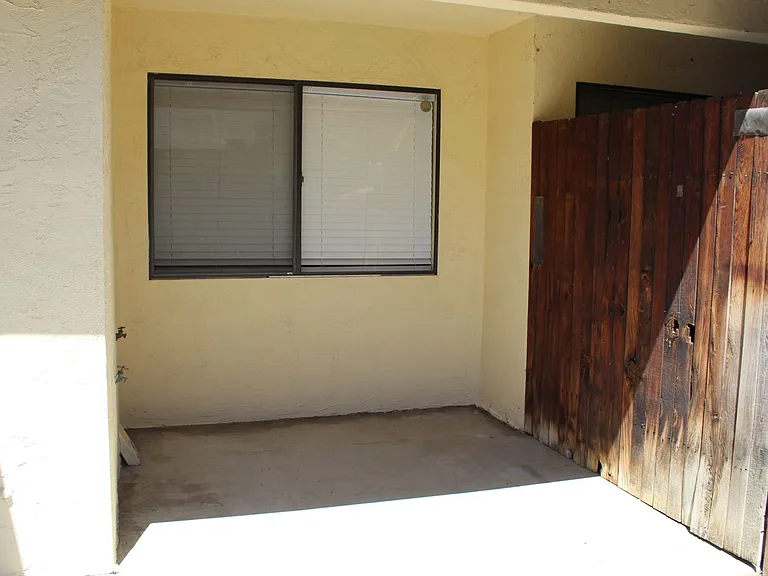 7608 Stockdale Hwy — Photo 14