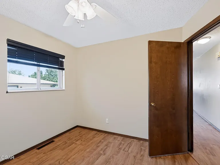 415 W Spring St #A — Photo 24