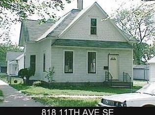 1027 9th St SE, Cedar Rapids, IA 52401