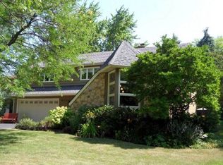 914 Royal Blackheath Ct, Naperville, IL 60563