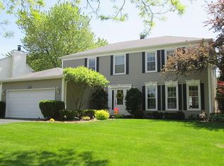 718 Old Hunt Rd, Fox River Grove, IL 60021