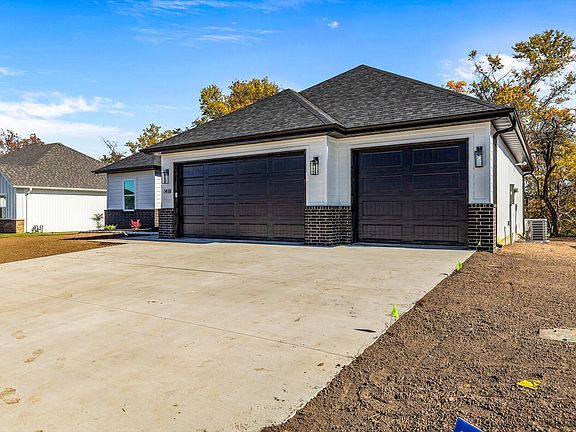5th image of 1418 N Collins Drive