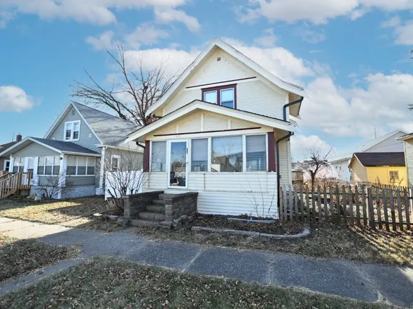 915 D Ave NW, Cedar Rapids, IA 52405