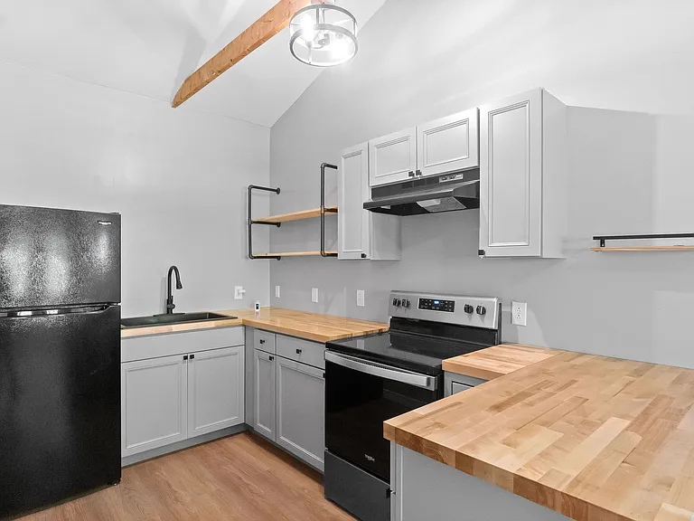 478 Thompkins Ln #B — Photo 10