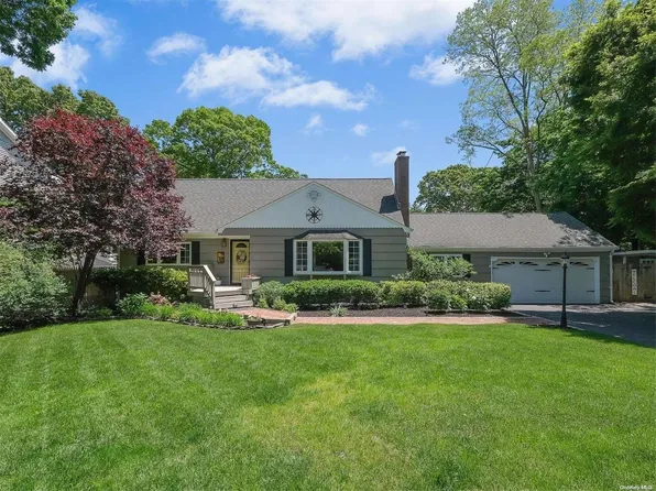 10 Maple Lane, Miller Place, NY 11764