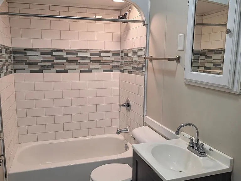 730 N Elmer St — Photo 7