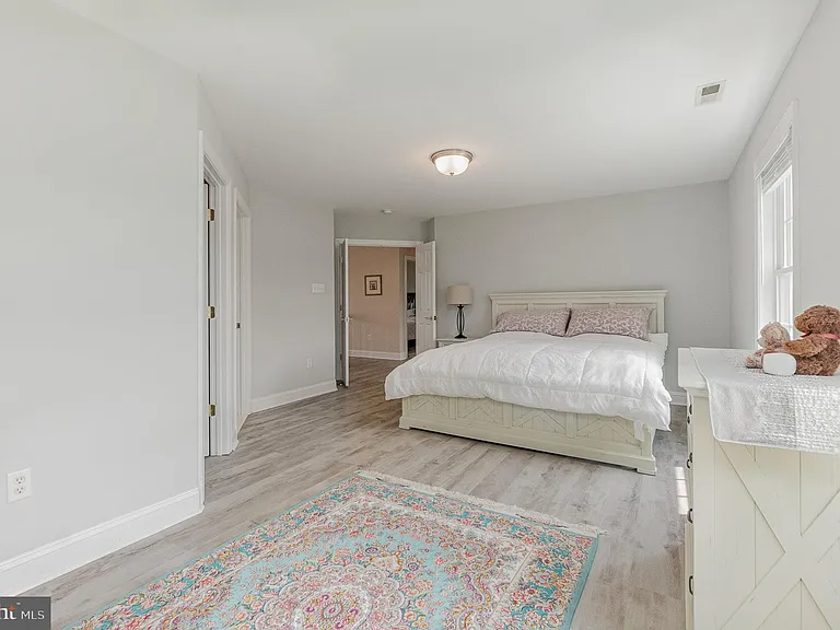 2121 Traceys Rd — Photo 40