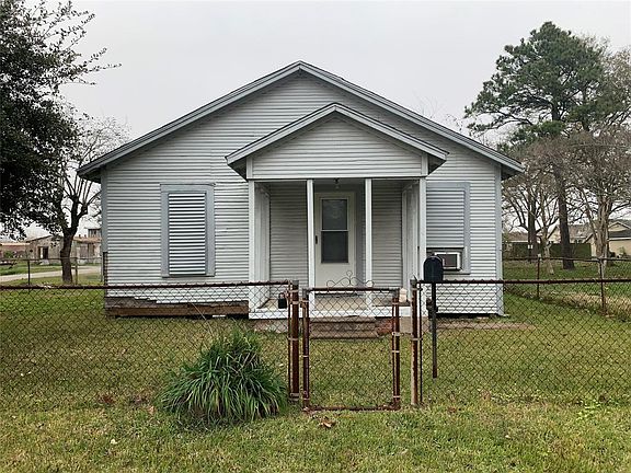 3rd image of 2532 1st Ave S
