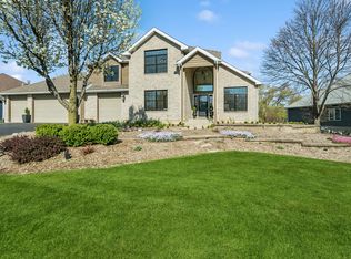 1005 Dakota Dr, Woodstock, IL 60098