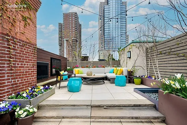 Sold by Sotheby's International Realty | media 9