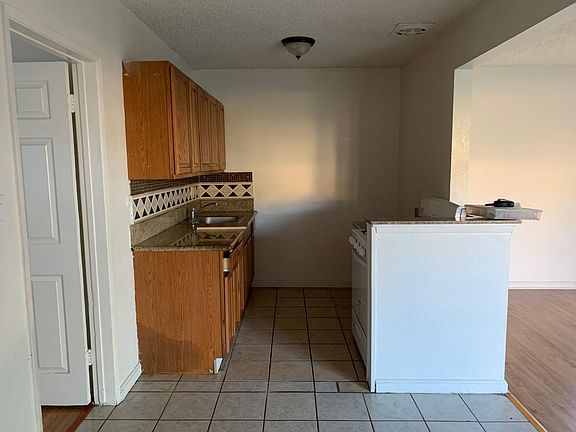 3rd image of 213 S Lillie Ave #1