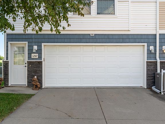 3rd image of 1242 SE Village View Ln