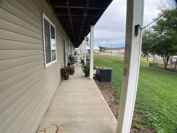 105 S Main St, Lacon, IL 61540