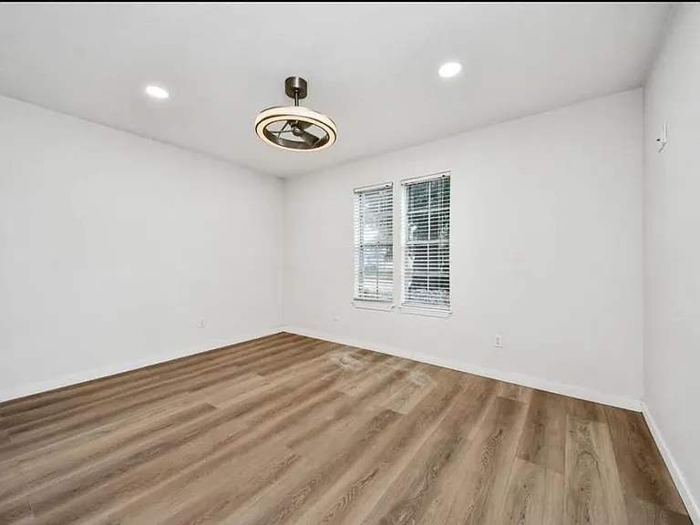 15719 Baytree Dr — Photo 18