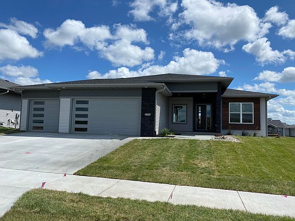 2nd image of 2204 Leopold Dr