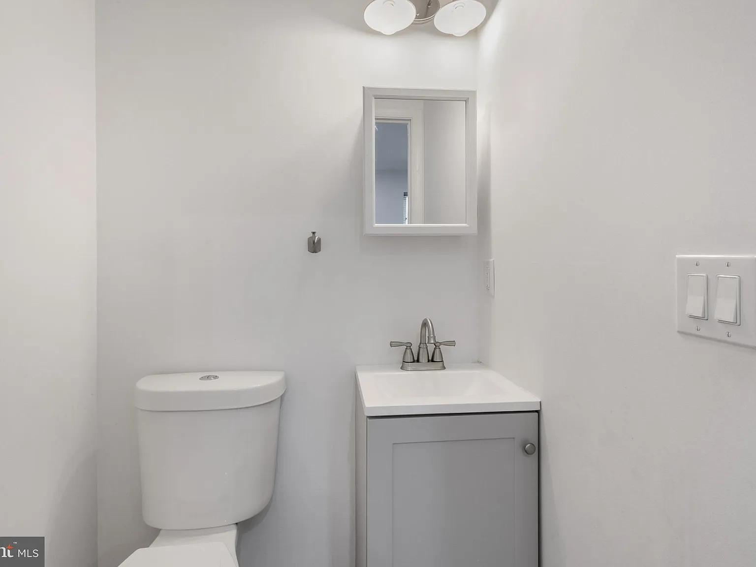 5 bed, 2.5 bath, 1584 sqft, $2,550 — Photo 4