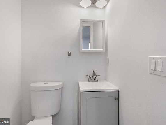 4th image of 2516 W Master St